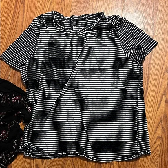 Women’s Tops Bundle XL - Picture 5 of 7